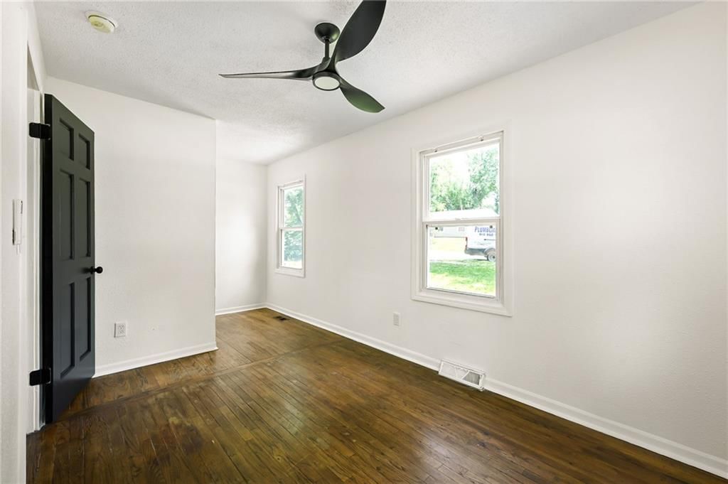 9416 Stark Avenue — photo 15