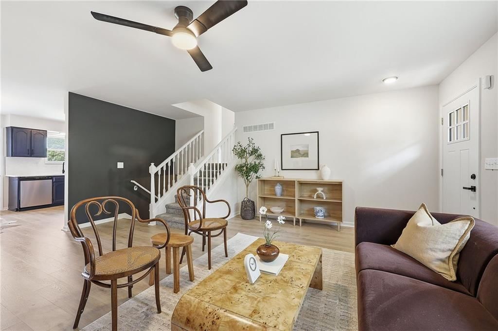 219 N Normandy Street — photo 7
