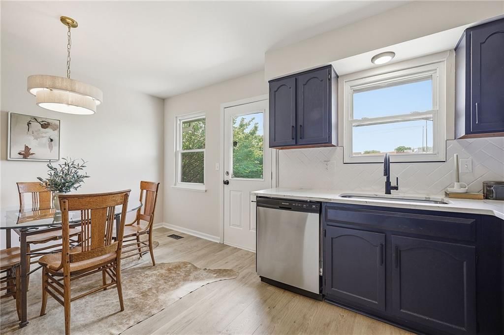 219 N Normandy Street — photo 11