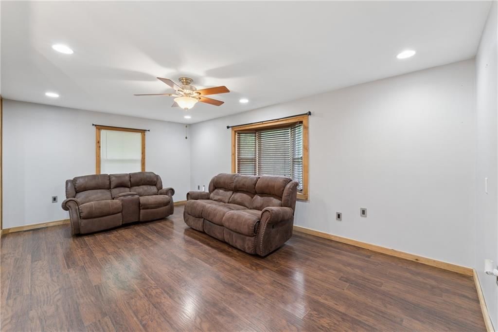 104 W Oak Street — photo 7