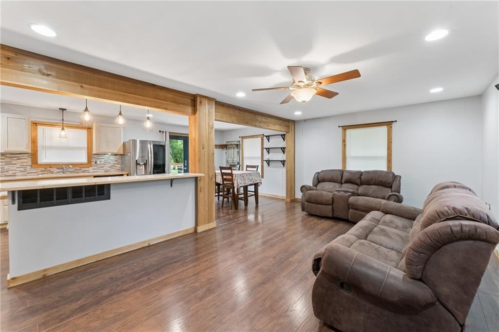 104 W Oak Street — photo 8