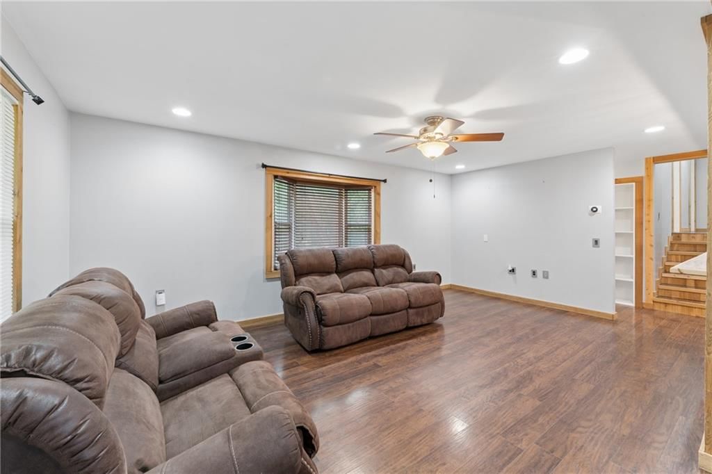 104 W Oak Street — photo 10