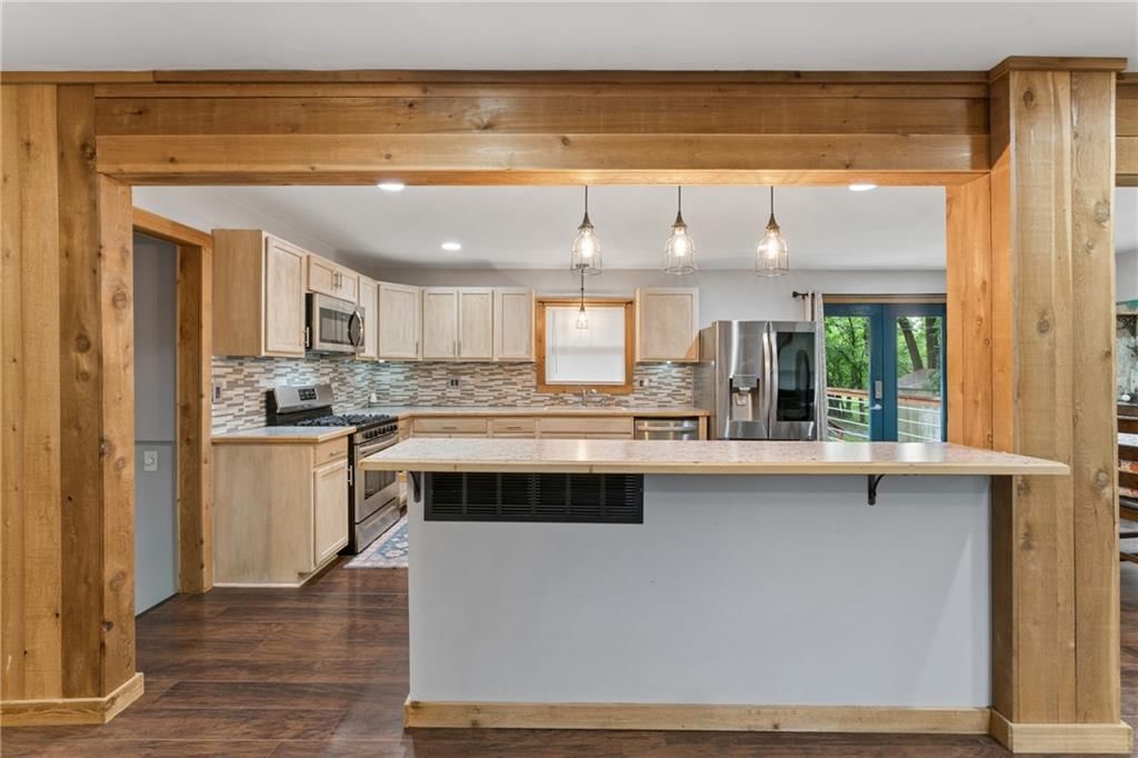 104 W Oak Street — photo 11