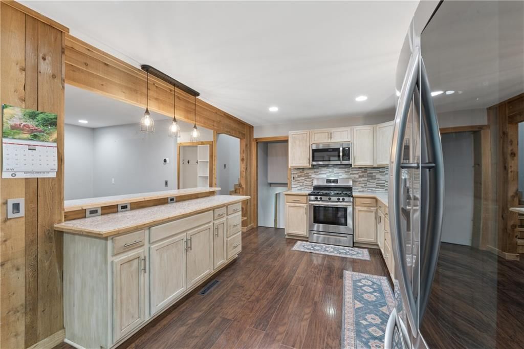 104 W Oak Street — photo 13