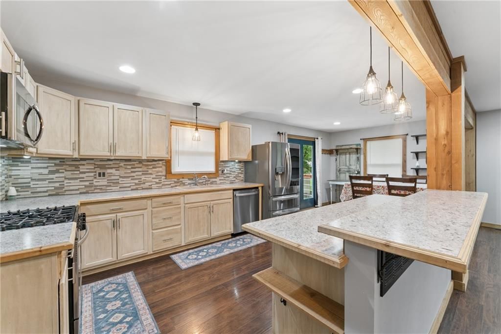 104 W Oak Street — photo 14