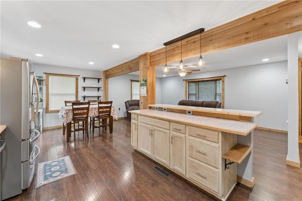 104 W Oak Street — photo 15
