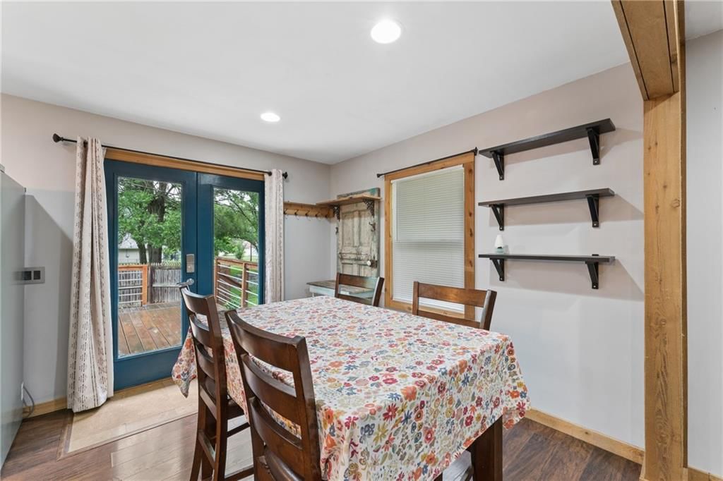 104 W Oak Street — photo 17