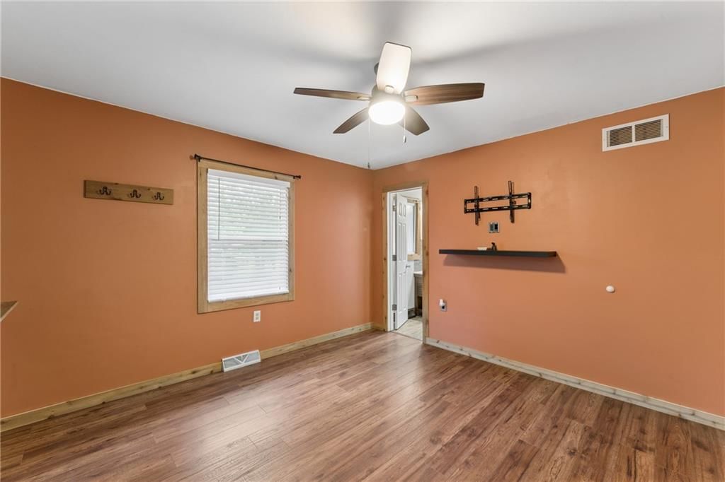 104 W Oak Street — photo 20