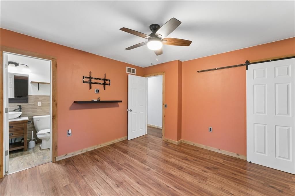 104 W Oak Street — photo 22