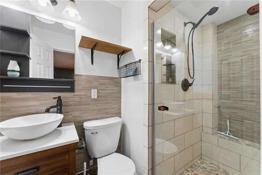 104 W Oak Street — photo 23