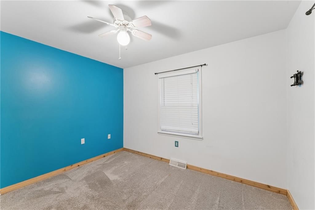 104 W Oak Street — photo 25