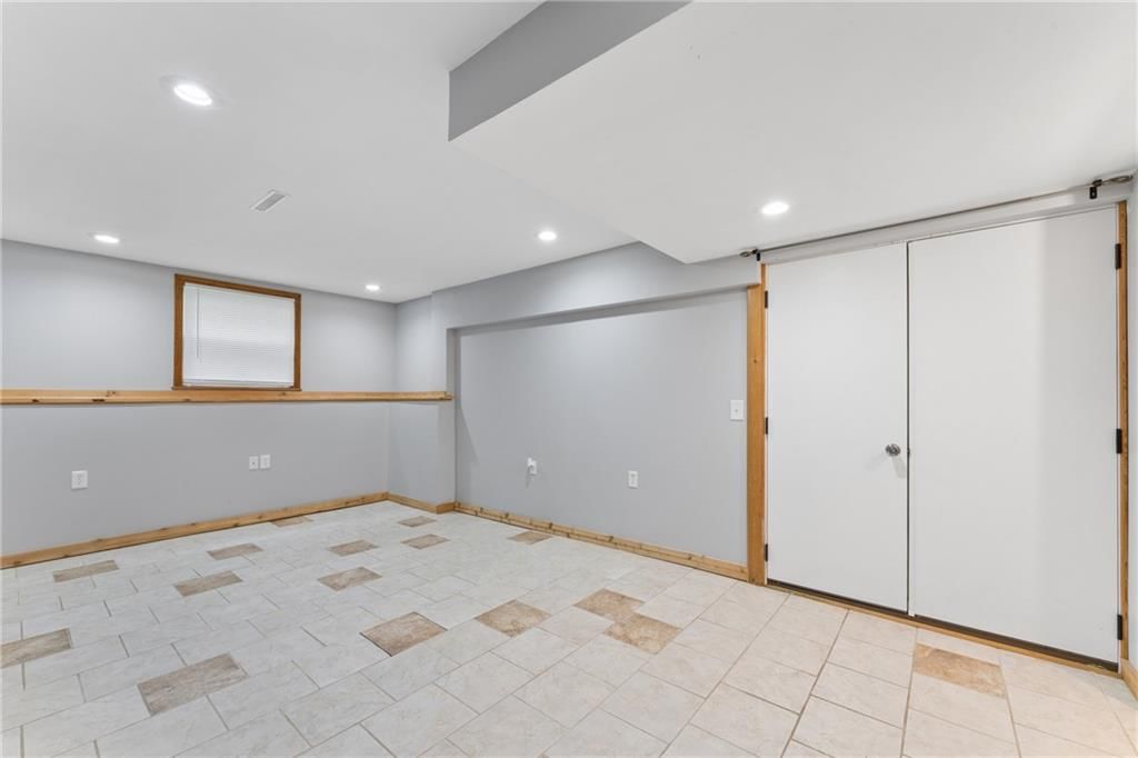 104 W Oak Street — photo 31