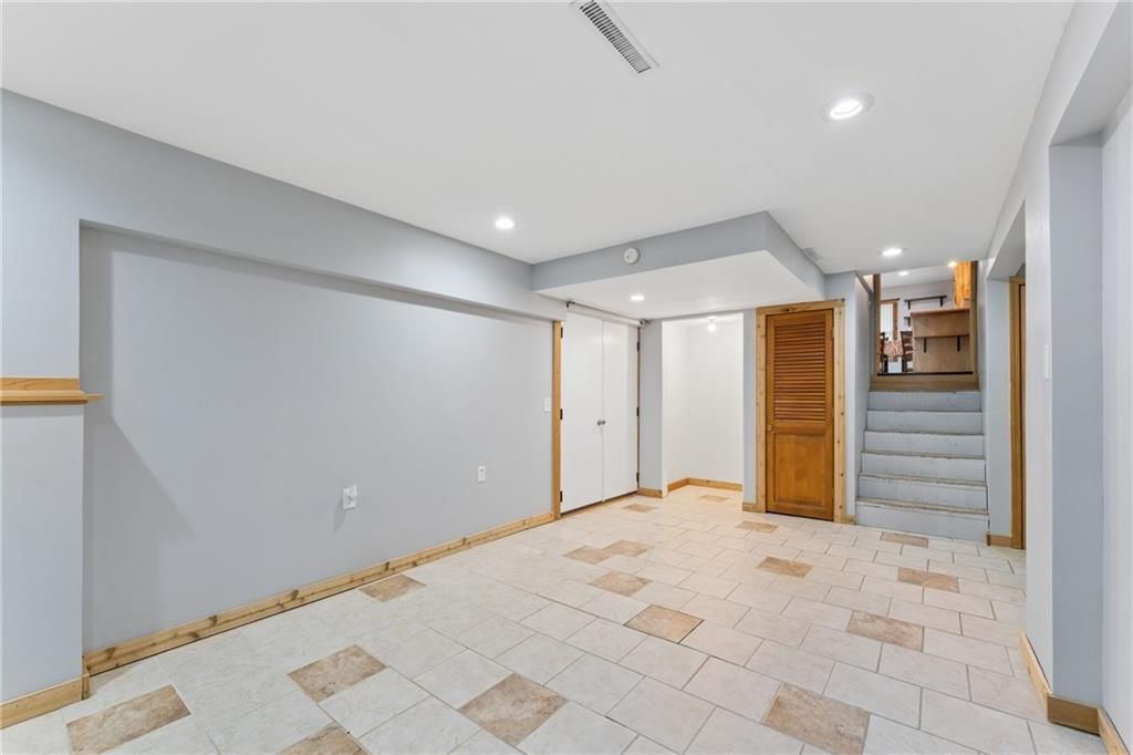 104 W Oak Street — photo 33