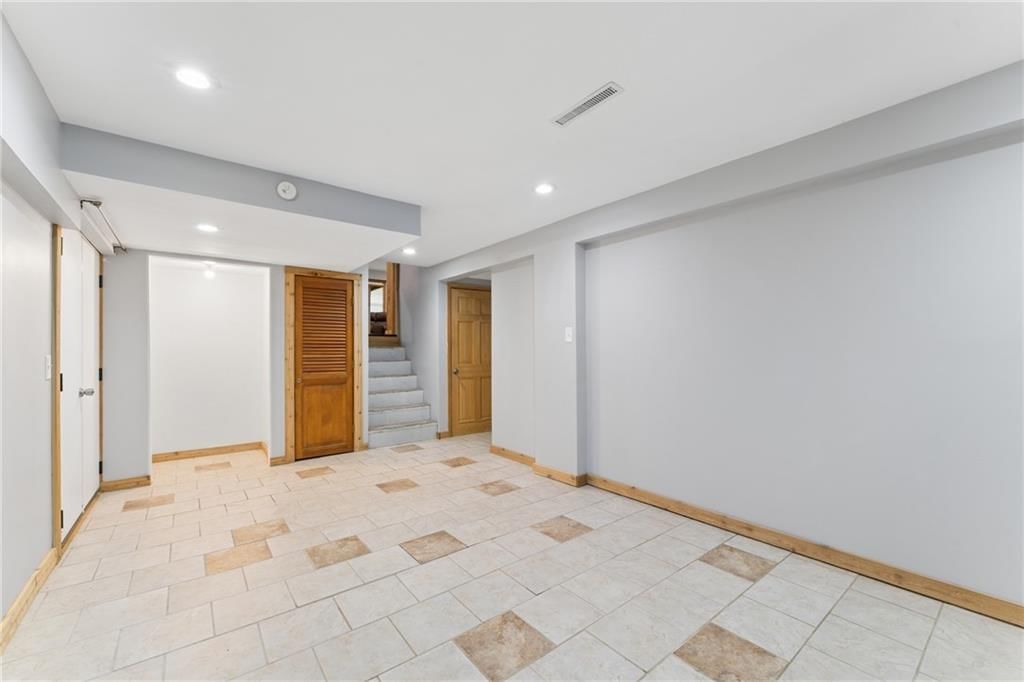 104 W Oak Street — photo 34
