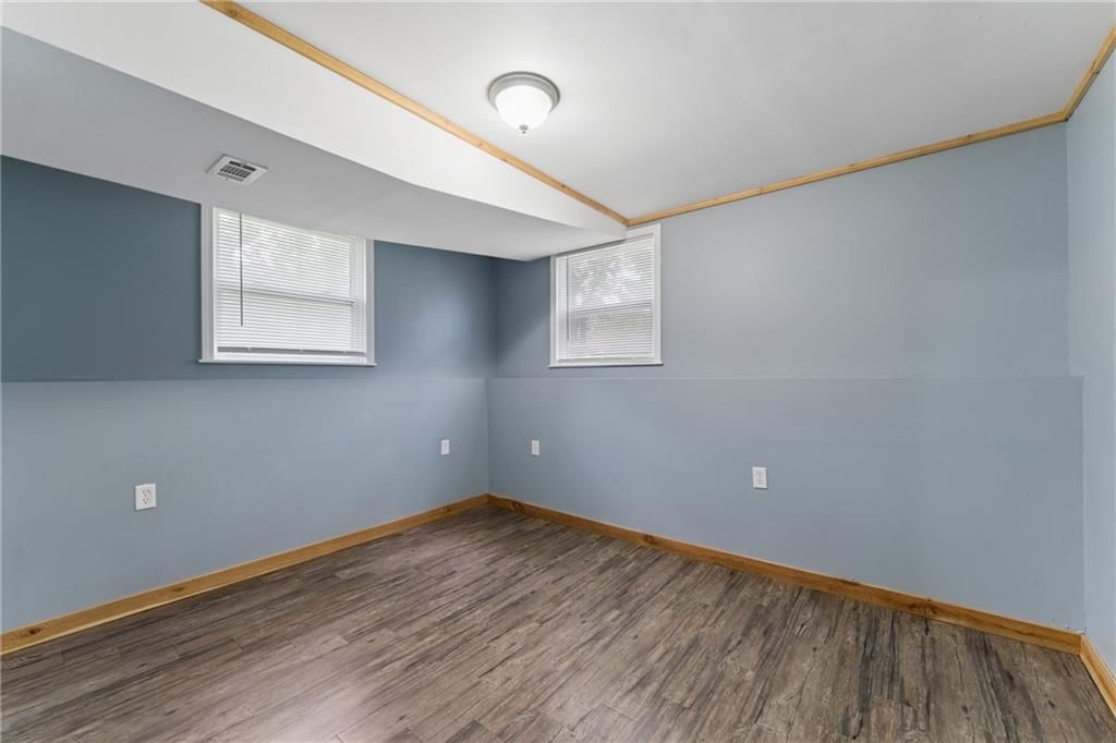 104 W Oak Street — photo 37