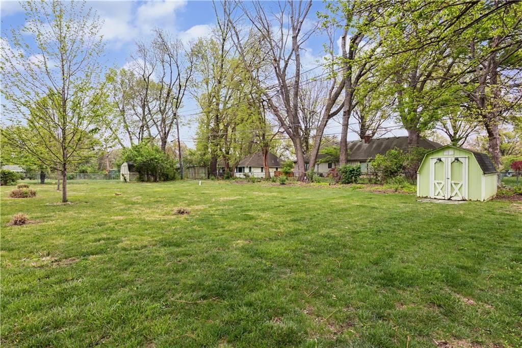 401 W 114 Terrace — photo 10