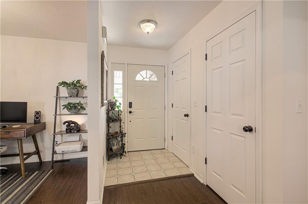 304 Zoe Street — photo 6