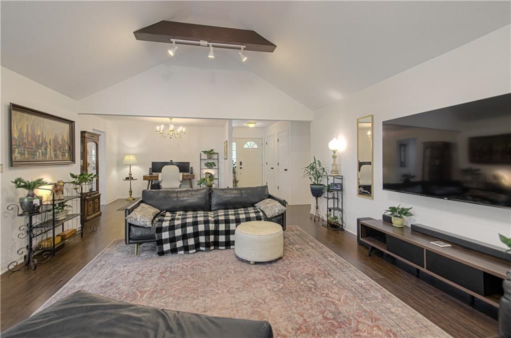 304 Zoe Street — photo 10