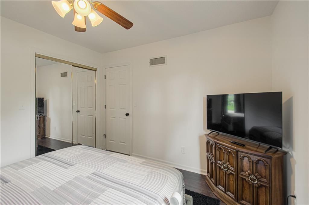 304 Zoe Street — photo 23