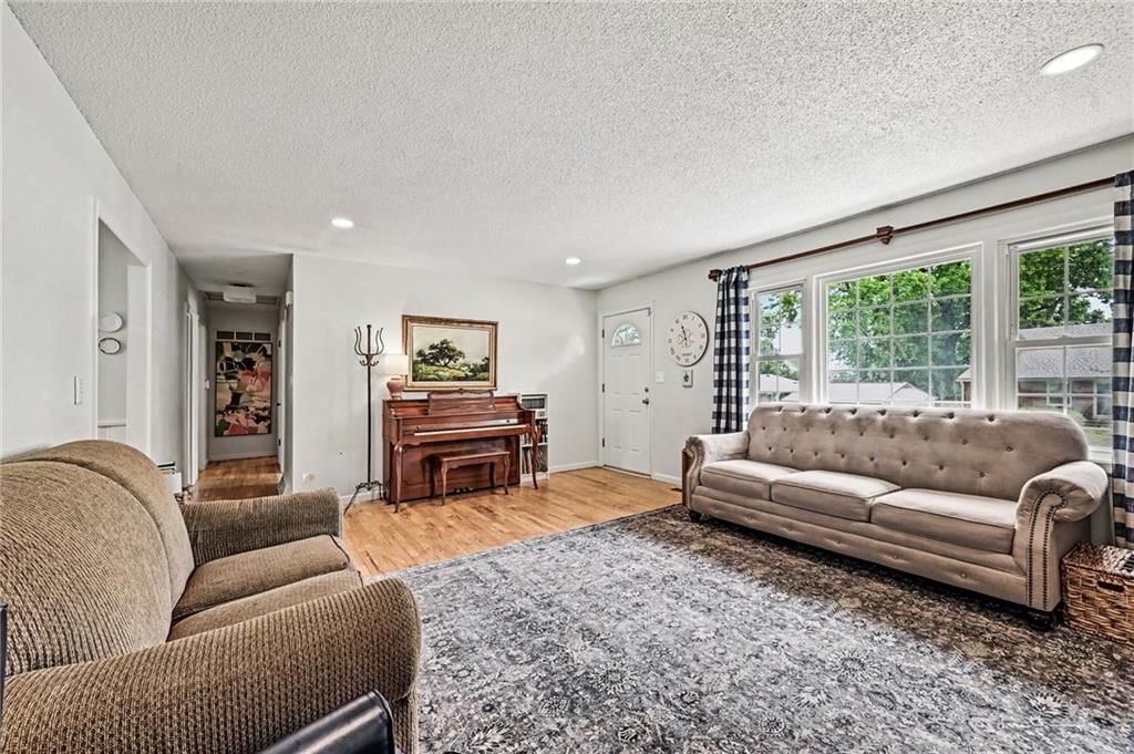 3606 NE 48th Terrace — photo 8