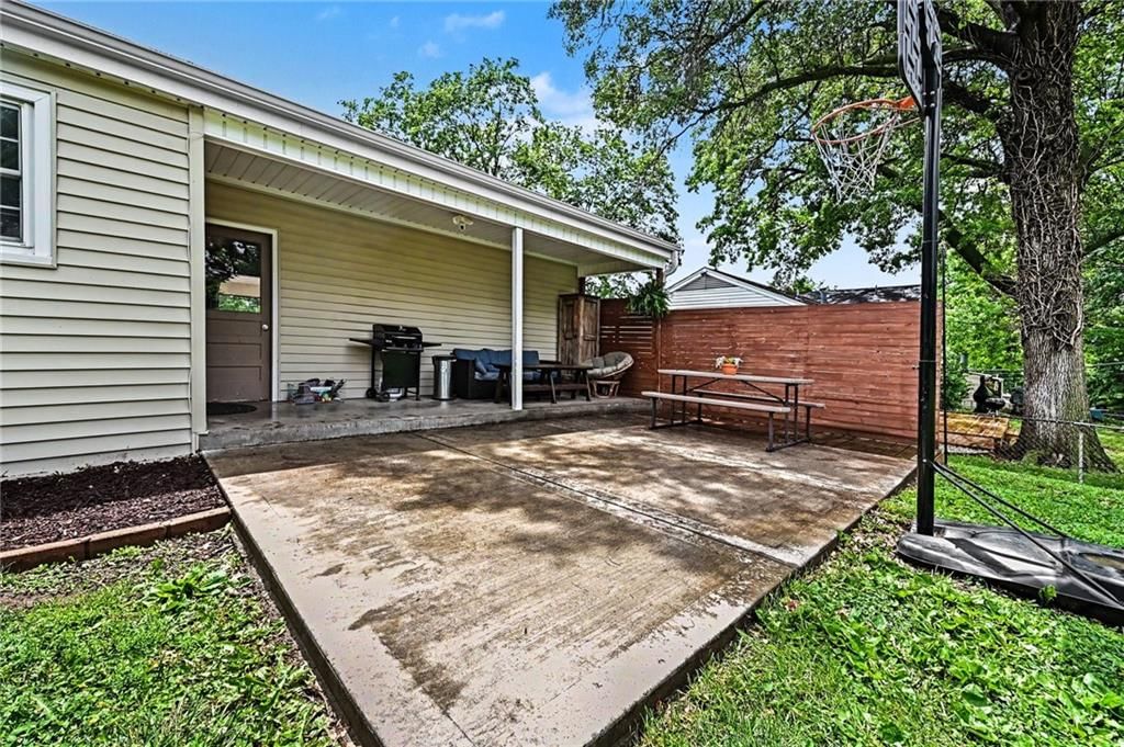 3606 NE 48th Terrace — photo 24