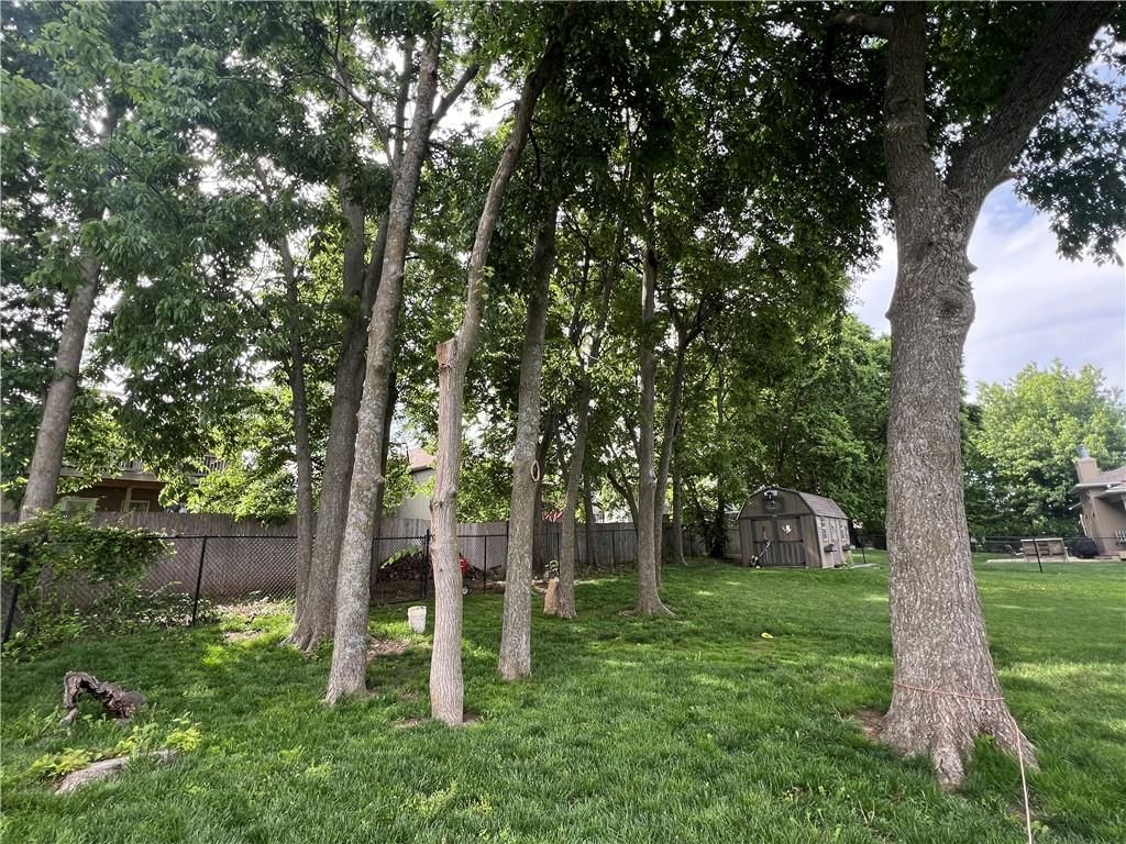 302 S Peach Tree Avenue — photo 2