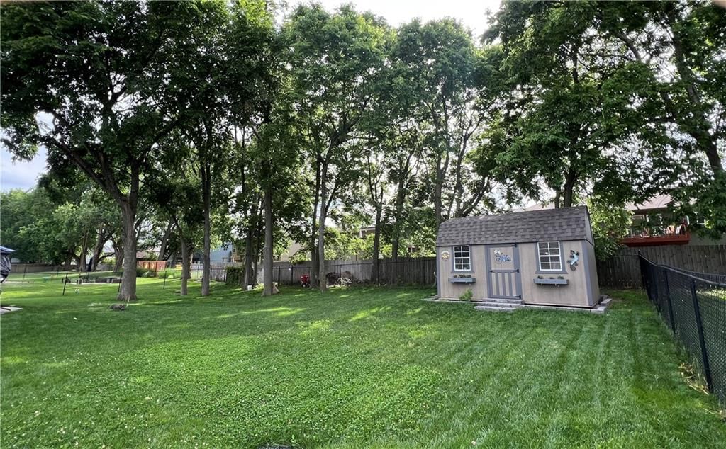 302 S Peach Tree Avenue — photo 3
