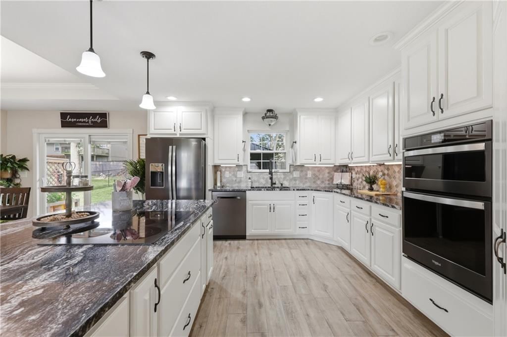 302 S Peach Tree Avenue — photo 9
