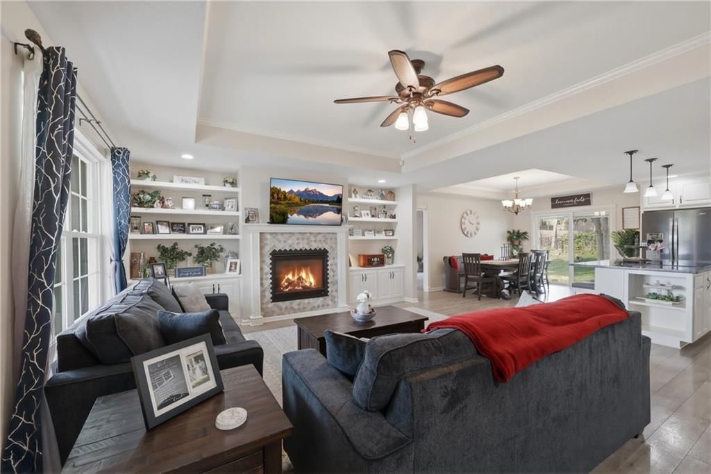 302 S Peach Tree Avenue, Lone Jack, MO: listing photo 2