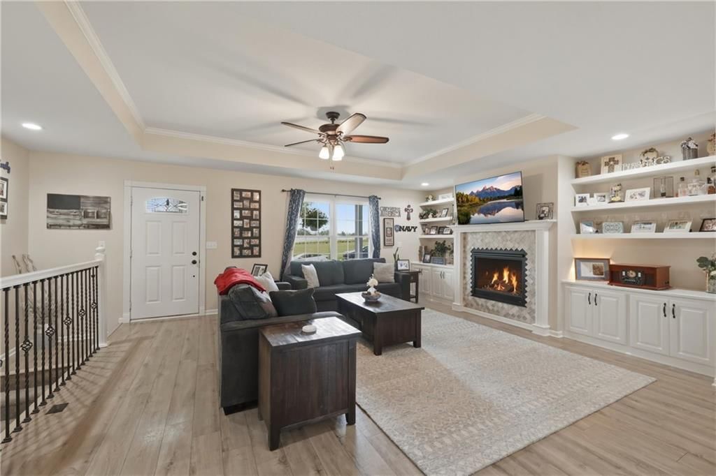 302 S Peach Tree Avenue, Lone Jack, MO: listing photo 3
