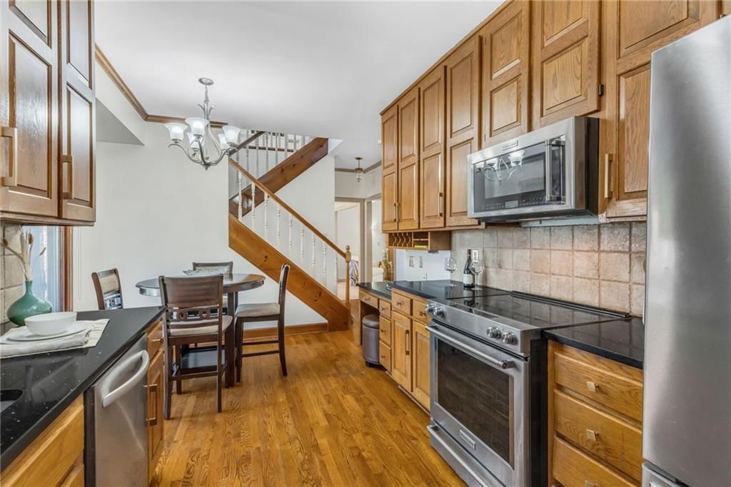 240 E 30th Street — photo 14