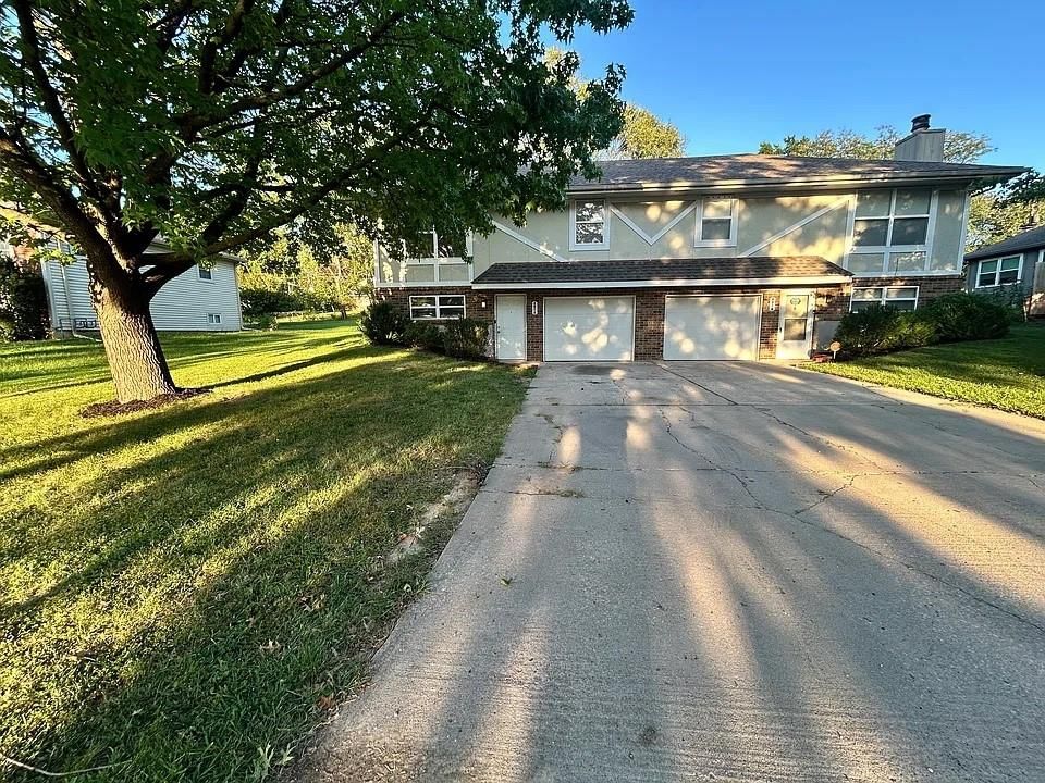 401 SE Melody Lane — photo 1