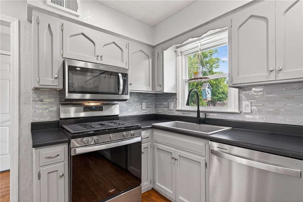 600 N Park Drive — photo 15