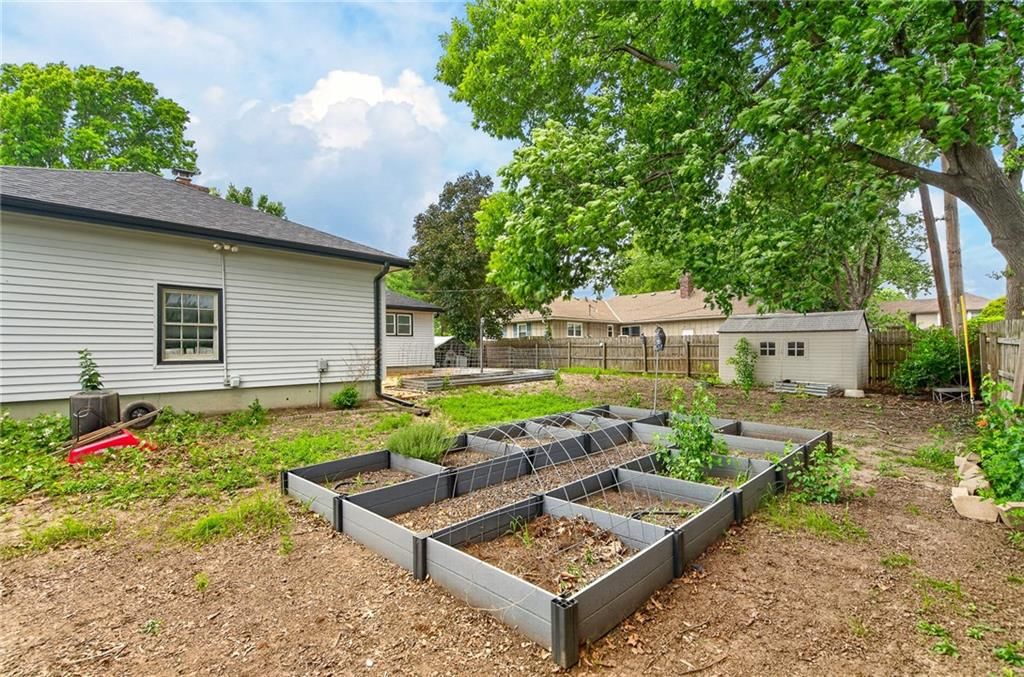 600 N Park Drive — photo 35
