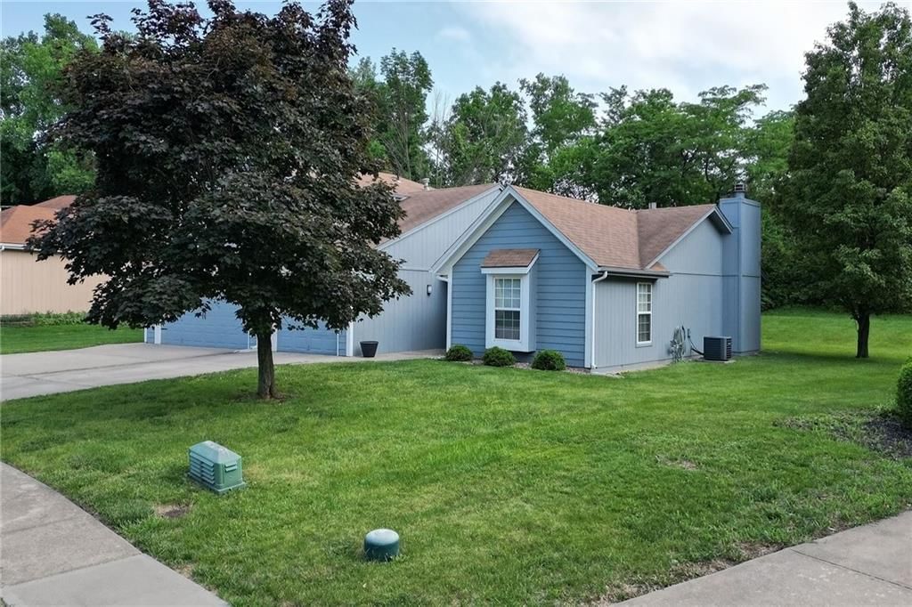 705 NE Swann Circle — photo 3