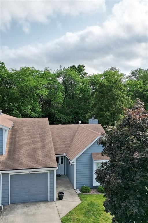 705 NE Swann Circle — photo 4