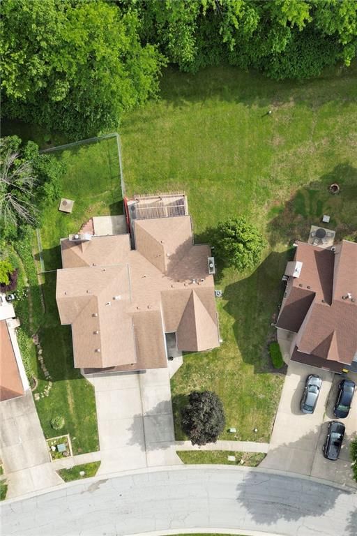 705 NE Swann Circle — photo 5