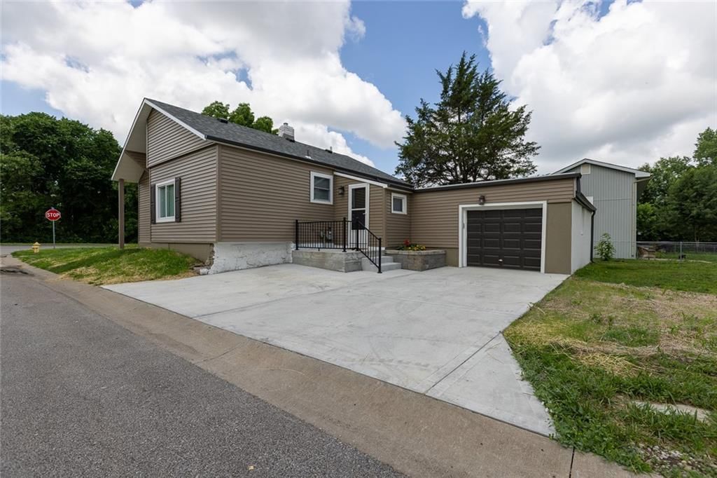 638 E Mill Street — photo 17