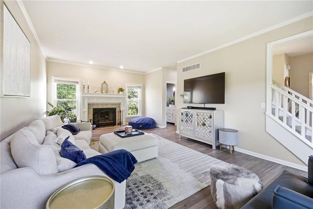 15013 W 77th Terrace — photo 8