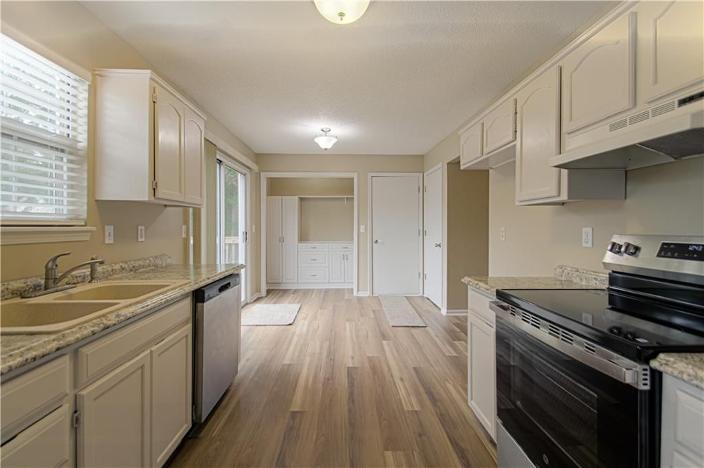 613 N Cedar Street — photo 8