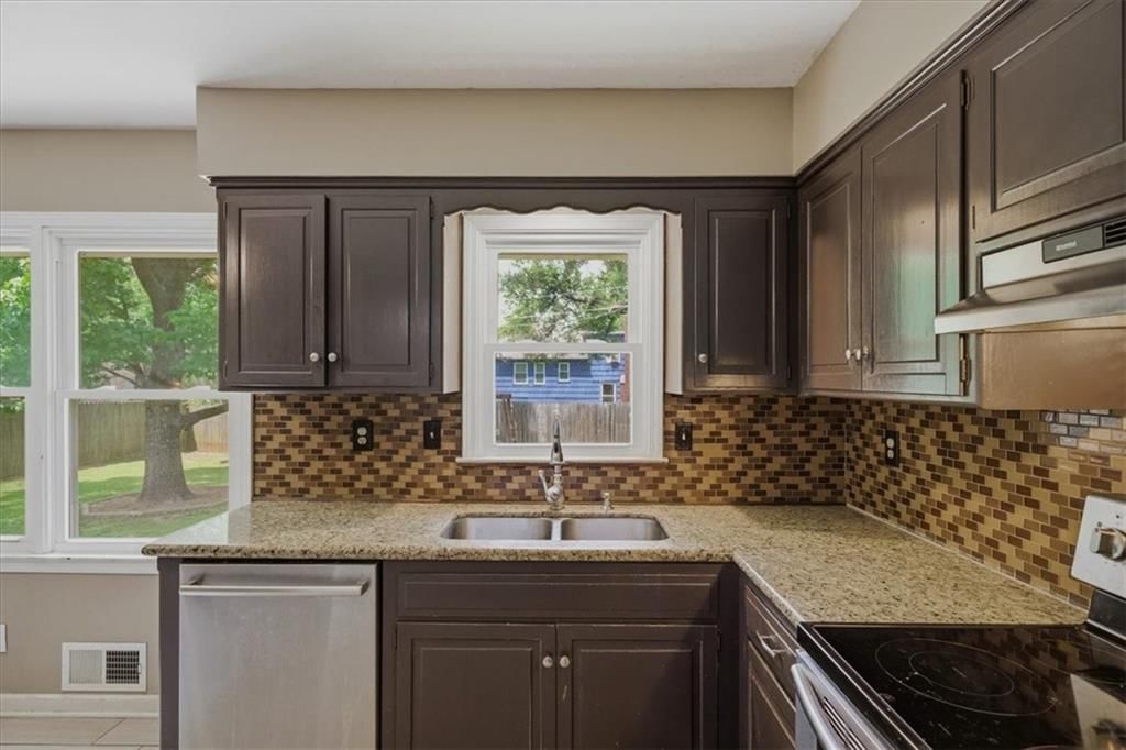 9726 WINSLOW Place — photo 11