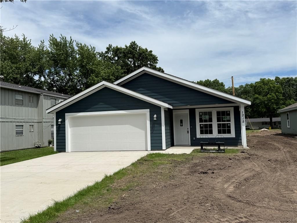 1215 S Maple Street — photo 2