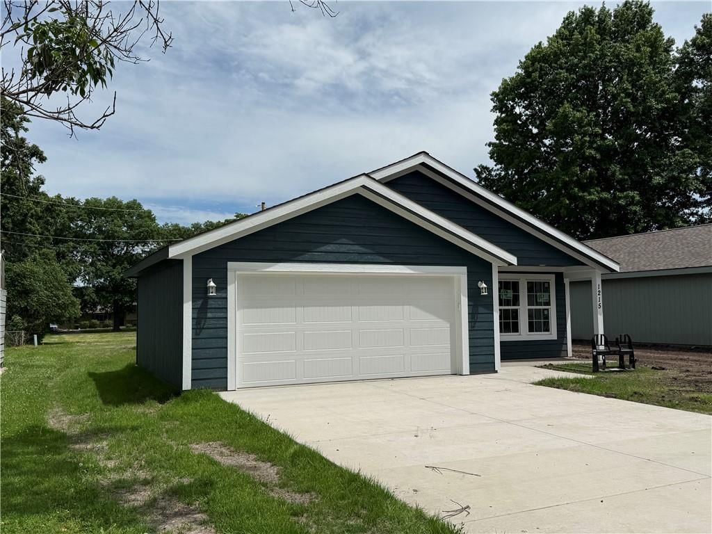 1215 S Maple Street — photo 3