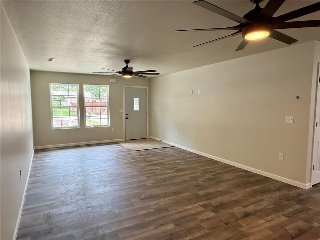1215 S Maple Street — photo 8