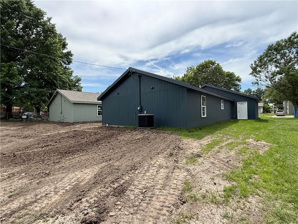 1215 S Maple Street — photo 34