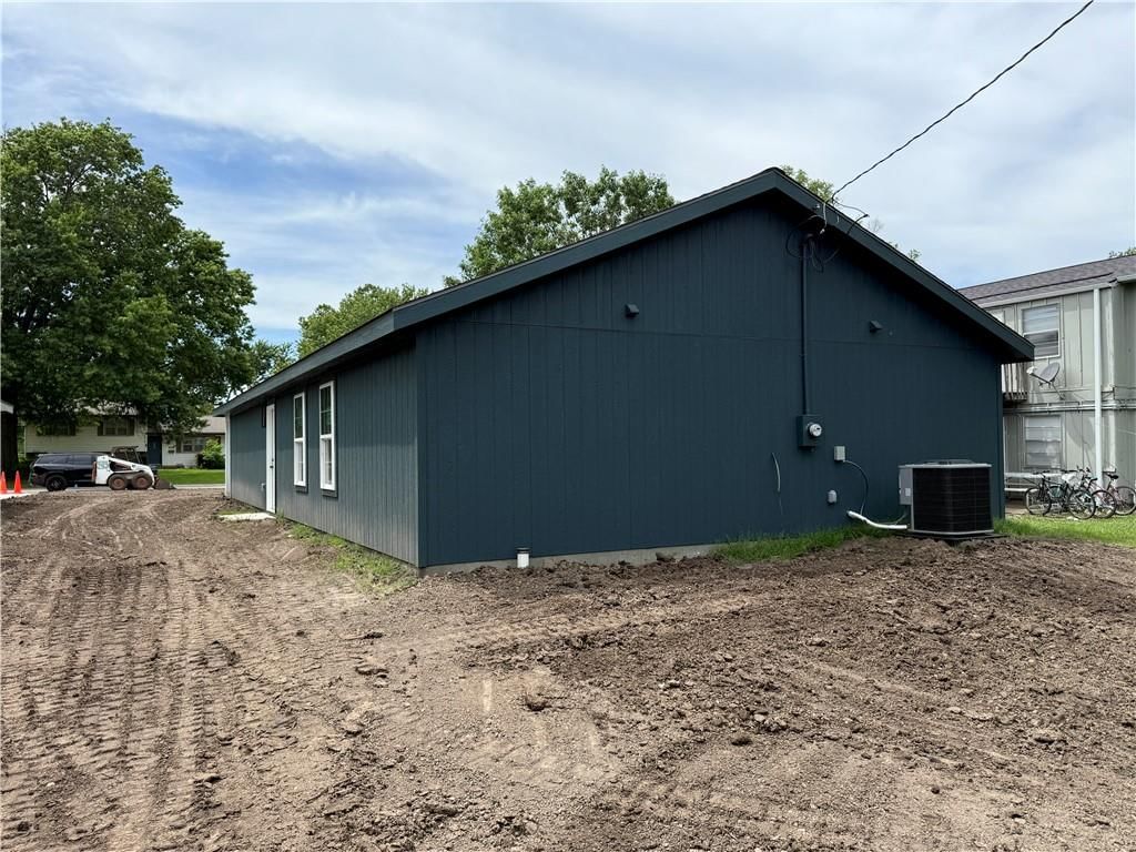 1215 S Maple Street — photo 36