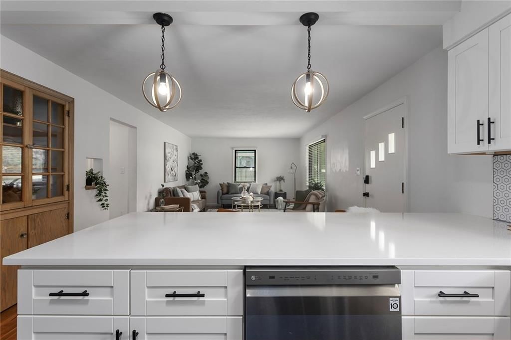 209 NE Maple Street — photo 8