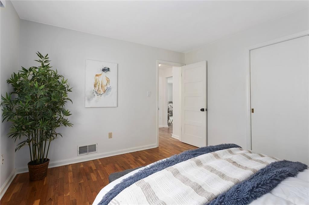 209 NE Maple Street — photo 12
