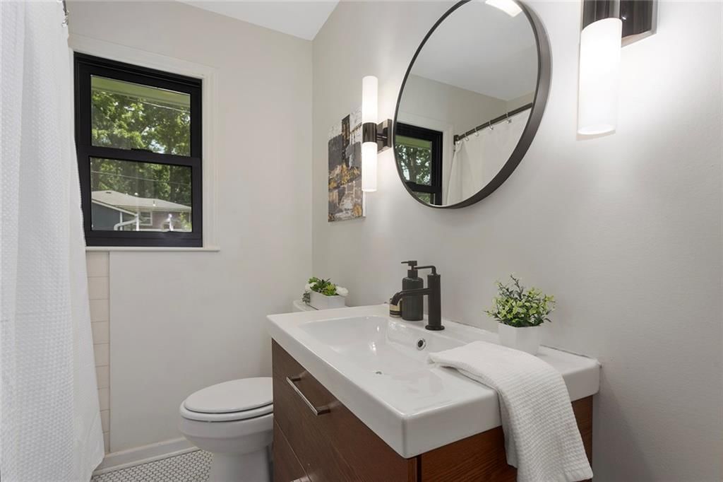 209 NE Maple Street — photo 16