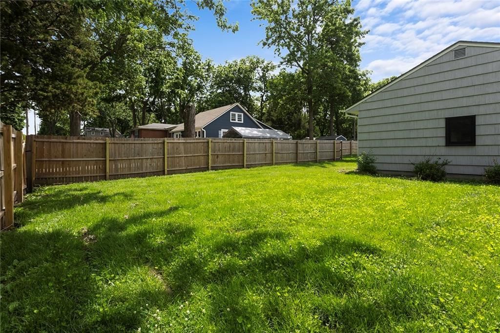 209 NE Maple Street — photo 20